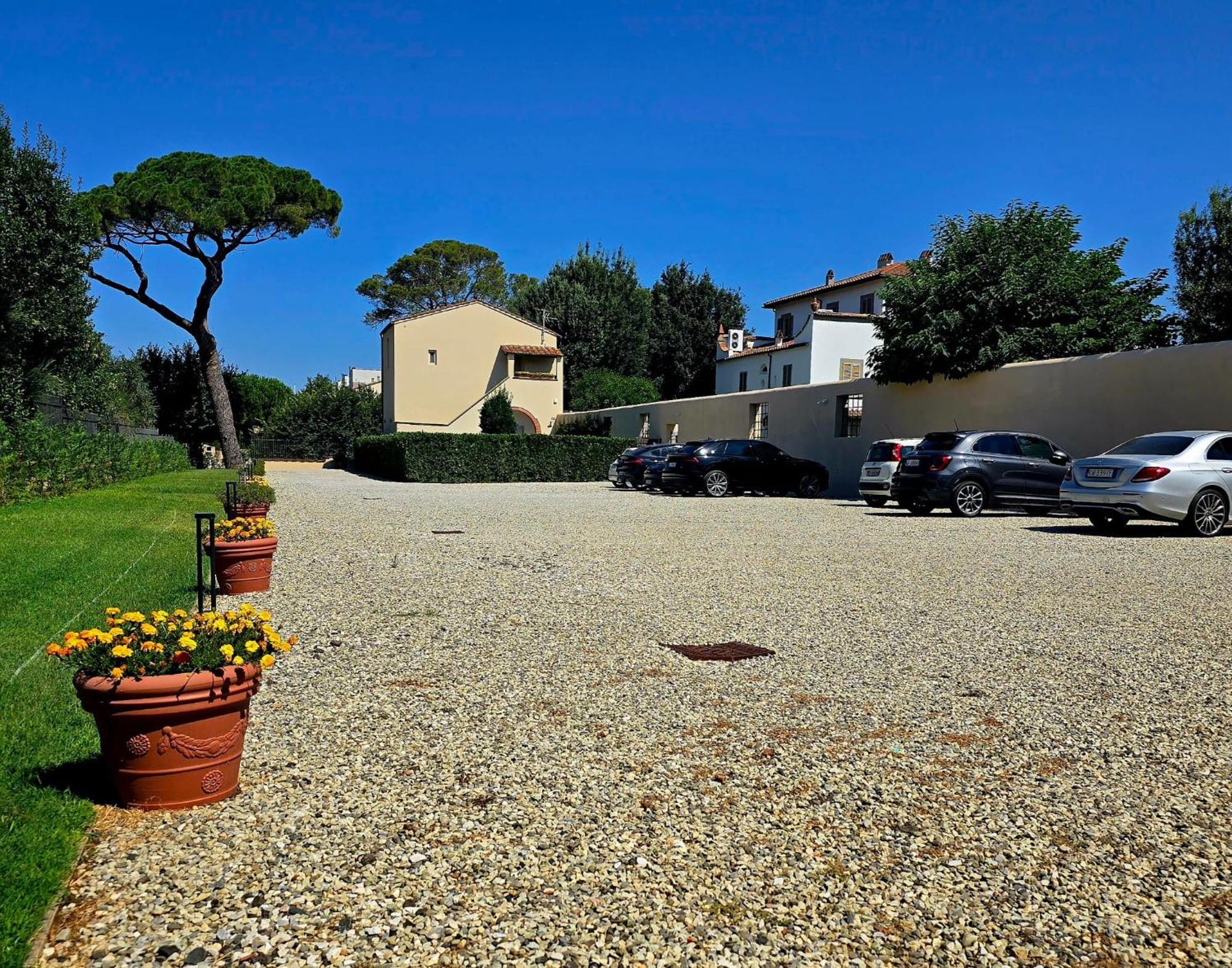 La Villa Apartments Tinaia - Excellent For Sardegna & Corsica - 6-8 Beds - Private Parking Included With Camera Livorno Exterior foto